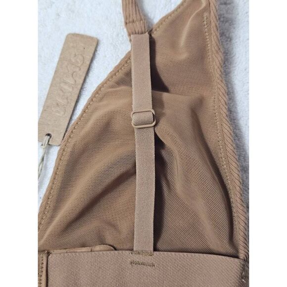 Skims Triangle bra Nwt - Picture 5 of 8